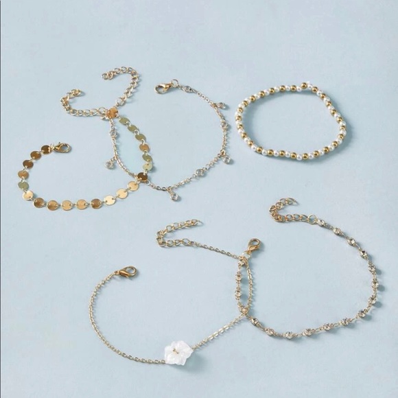 🌸 SOLD NWT Gorgeous 5 piece flower detail anklets - Picture 4 of 4